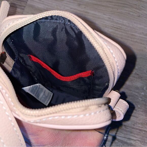 Andrea ii Phone Crossbody Bag
TOMMY HILFIGER Blush Tonal - Picture 7 of 10